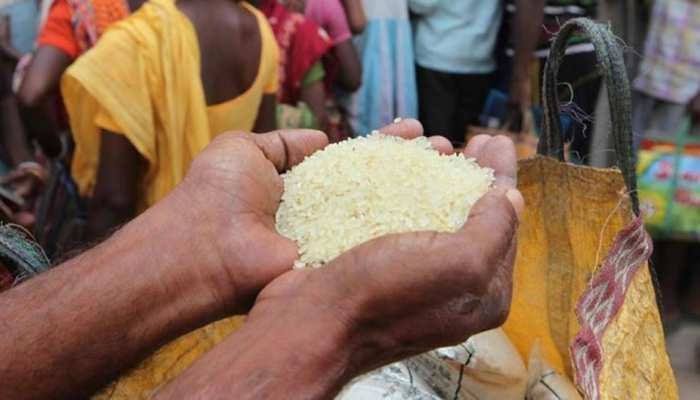 निरीक्षण के बाद एक कोटेदार हुआ निलंबित, दूसरे का लाइसेंस रद्द